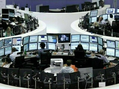 European shares end at one-month low on Fed rate cut worries