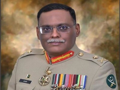 Outgoing CJCSC Gen Mirza pays farewell call on PM