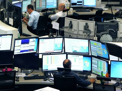 STOXX 600 climbs on Fed cut hopes; banks rally