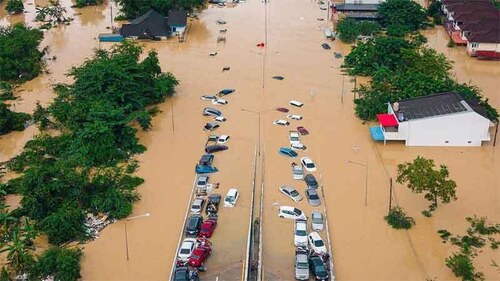 Rescuers step up recovery operations as Southeast Asia flood deaths reach 321
