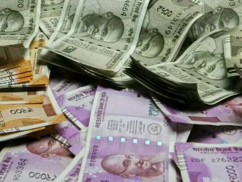 Indian rupee hits record low, forward premiums surge on weakening bias Indian rupee hits record low, forward premiums surge on weakening bias