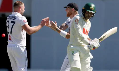 Australia 450-8, lead by 116 runs in second Ashes test Australia 450-8, lead by 116 runs in second Ashes test