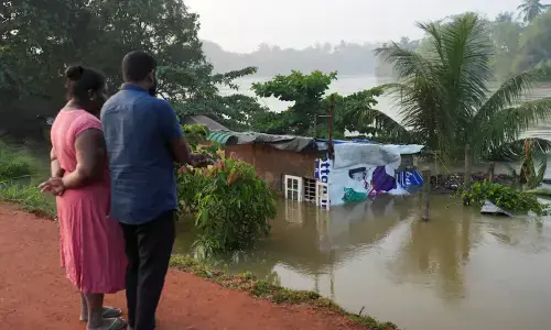 Sri Lanka issues landslide warnings as cyclone toll hits 618