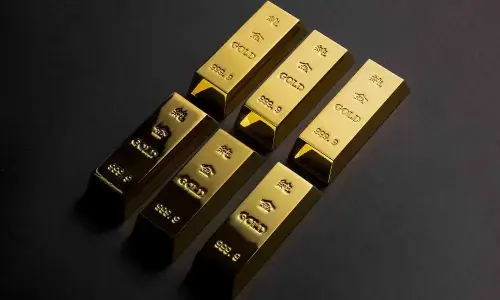 Gold price drops by Rs1,900 per tola in Pakistan Gold price drops by Rs1,900 per tola in Pakistan