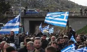 Greek farmers continue blockades, rebuff talks
