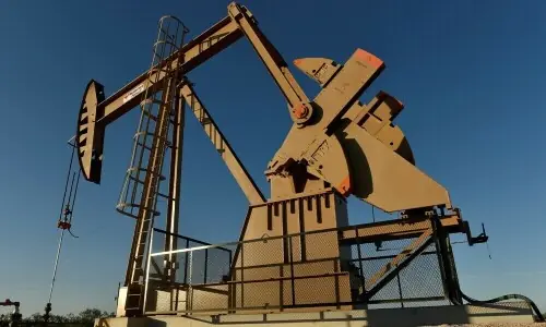 Oil prices stable as Venezuelan supply disruptions balance surplus concerns