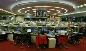 China, Hong Kong stocks fall on gloomy economic data, Vanke default risks