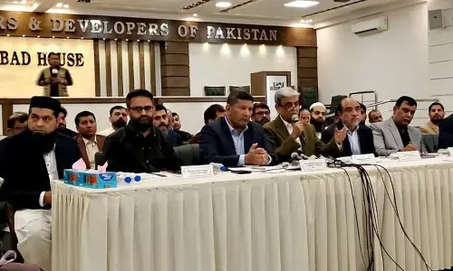 کراچی کے بلڈرز نے بھتے کی مبینہ کال پر شٹر ڈاؤن اور دھرنے کی دھمکی دے دی کراچی کے بلڈرز نے بھتے کی مبینہ کال پر شٹر ڈاؤن اور دھرنے کی دھمکی دے دی