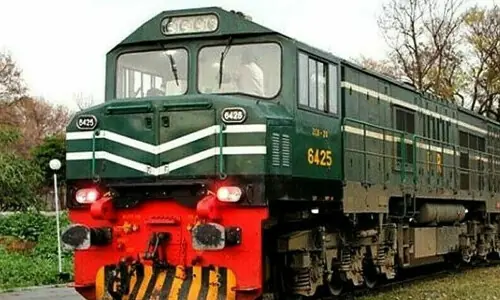 Traffic congestion in Karachi: Bulk freight movement to be shifted from roads to rails