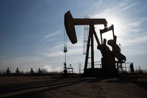 Oil prices steady as market assesses reports of possible US sanctions on Russia, Venezuela blockade