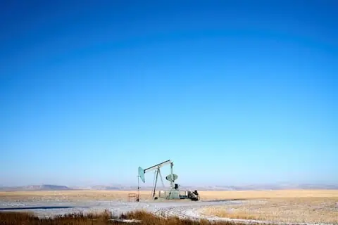 Oil prices little changed as market waits for news on possible Russia-Ukraine peace