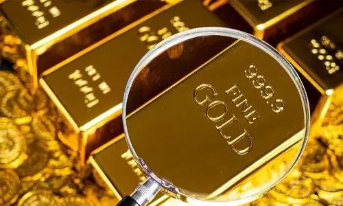 Gold price drops by Rs900 per tola in Pakistan Gold price drops by Rs900 per tola in Pakistan