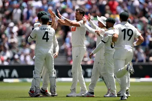 Australia beat England by 82 runs to retain Ashes Australia beat England by 82 runs to retain Ashes