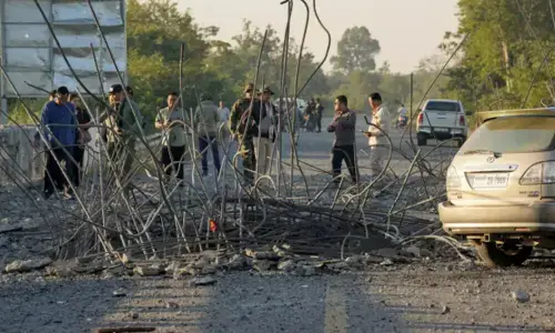 کمبوڈیا میں سرحدی جھڑپوں کے باعث پانچ لاکھ سے زائد افراد بے گھر کمبوڈیا میں سرحدی جھڑپوں کے باعث پانچ لاکھ سے زائد افراد بے گھر