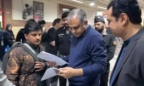 نامکمل دستاویزات رکھنے والوں اور بھیکاریوں کے بیرون ملک سفر پر پابندی عائد