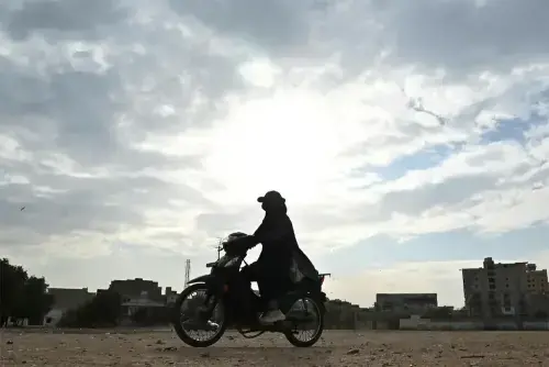 سندھ حکومت نے خواتین کیلئے سکوٹی رائیڈنگ تربیت کا آغاز کر دیا