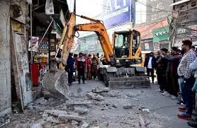 Campaign against roadside encroachments continues in Karachi