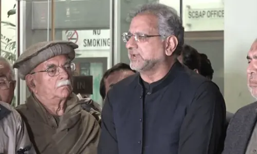 Govt accused of steering country towards chaos