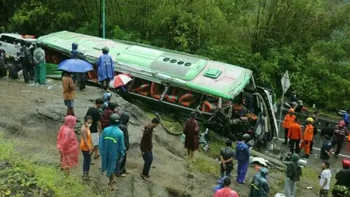 Indonesia bus crash kills 16, rescuer says Indonesia bus crash kills 16, rescuer says