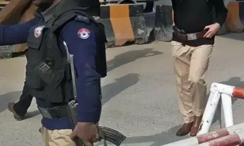 ضلع کرک: پولیس موبائل پر فائرنگ سے 5 اہلکار شہید