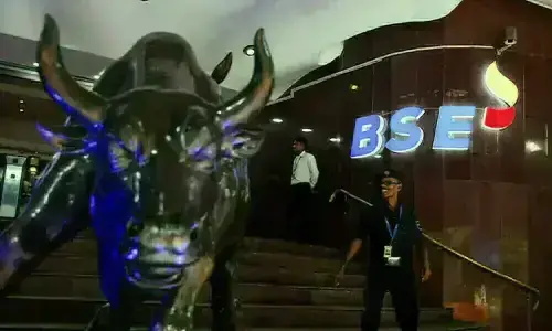 Indian equity benchmarks end flat in thin year-end trade; IT losses weigh