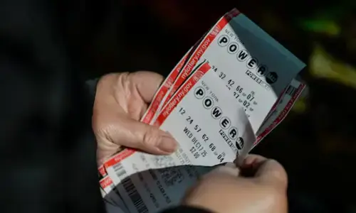 US lottery player wins $1.8bn Powerball on Christmas Eve
