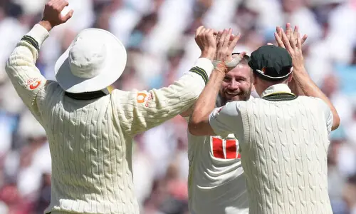 Australia lead England by 46 after 20 wickets fall on crazy day at MCG Australia lead England by 46 after 20 wickets fall on crazy day at MCG