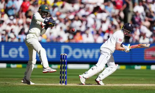 Curator ‘shocked’ by Melbourne pitch performance in Ashes Curator ‘shocked’ by Melbourne pitch performance in Ashes
