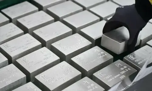 Platinum set for biggest monthly gain in 39 years