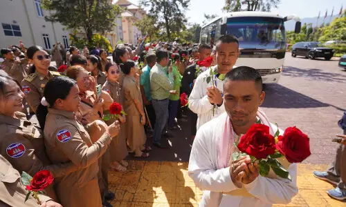 Thailand frees 18 Cambodian soldiers under new ceasefire deal Thailand frees 18 Cambodian soldiers under new ceasefire deal