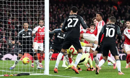 Arsenal thrash Villa 4-1 while Chelsea and Man Utd both held
