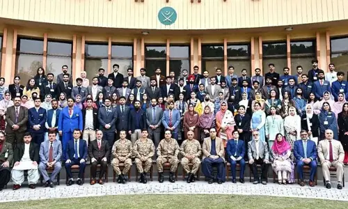 COAS highlights Balochistan&rsquo;s development, warns against external interference