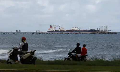 Residual fuel fills Venezuela&rsquo;s storage tanks as exports cut to minimum, sources say