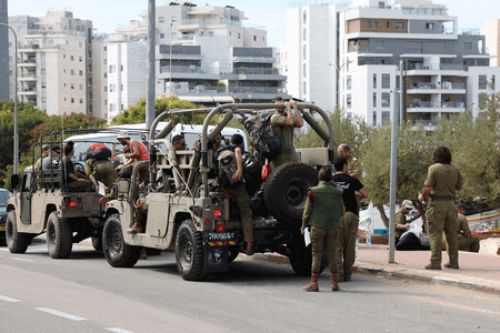 Israelis breach Gaza border
