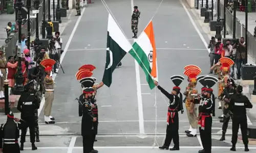 پاکستان اور بھارت کا معاہدے کے تحت جوہری تنصیبات کی فہرستوں کا تبادلہ پاکستان اور بھارت کا معاہدے کے تحت جوہری تنصیبات کی فہرستوں کا تبادلہ