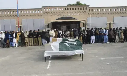 بنو اور لکی مروت میں پولیس پر دہشت گرد حملے ، 4 اہلکار شہید