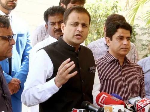 Mayor inaugurates solar streetlights