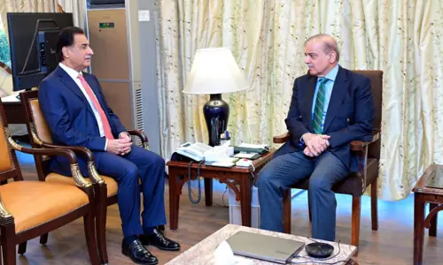Ayaz briefs PM about &lsquo;surprising&rsquo; handshake with Jaishankar