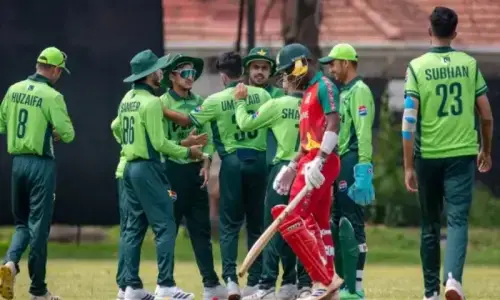 پاکستان انڈر 19 ٹیم نے زمبابوے کو 9 وکٹوں سے شکست دے کر سہ فریقی سیریز کا ٹائٹل اپنے نام کر لیا پاکستان انڈر 19 ٹیم نے زمبابوے کو 9 وکٹوں سے شکست دے کر سہ فریقی سیریز کا ٹائٹل اپنے نام کر لیا