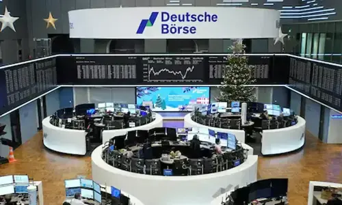 Europe stocks close at record high after economic data
