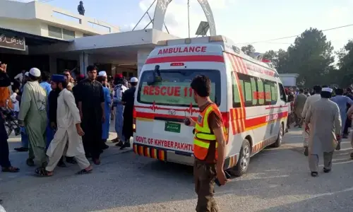 تلہ گنگ کے قریب کراچی جانے والی بس کھائی میں جاگری، 5 افراد جاں بحق، 27 زخمی