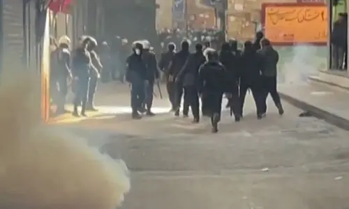 Australia tells citizens to leave Iran due to violent protests