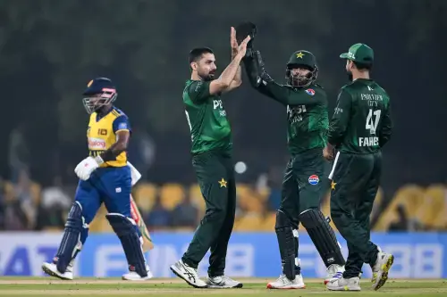 پہلا ٹی ٹوئنٹی: پاکستان نے سری لنکا کو 6 وکٹوں سے شکست دے دی پہلا ٹی ٹوئنٹی: پاکستان نے سری لنکا کو 6 وکٹوں سے شکست دے دی
