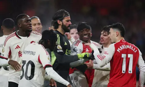 Arsenal&rsquo;s Martinelli &lsquo;deeply sorry&rsquo; for shoving injured Bradley