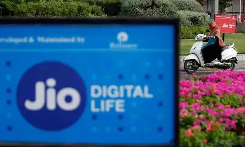 Reliance Jio considers 2.5% public offering in 2026 India IPO, sources say