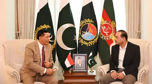 پاکستان اور انڈونیشیا کے درمیان دفاعی تعاون کو وسعت دینے پر تبادلۂ خیال پاکستان اور انڈونیشیا کے درمیان دفاعی تعاون کو وسعت دینے پر تبادلۂ خیال