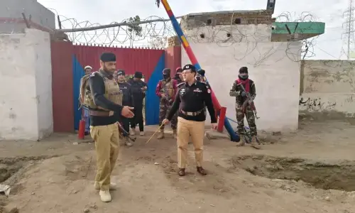 بنوں میں نامعلوم حملہ آوروں کی فائرنگ ، امن کمیٹی کے 4 ارکان قتل بنوں میں نامعلوم حملہ آوروں کی فائرنگ ، امن کمیٹی کے 4 ارکان قتل