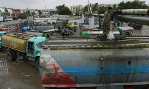 Mayor Murtaza Wahab announces end to &lsquo;water tanker culture&rsquo; in Karachi