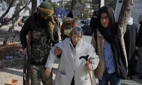 Syrians flee Kurdish-controlled area near Aleppo ahead of army deadline