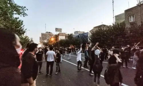 Iran considers &lsquo;gradually&rsquo; restoring internet after shutdown